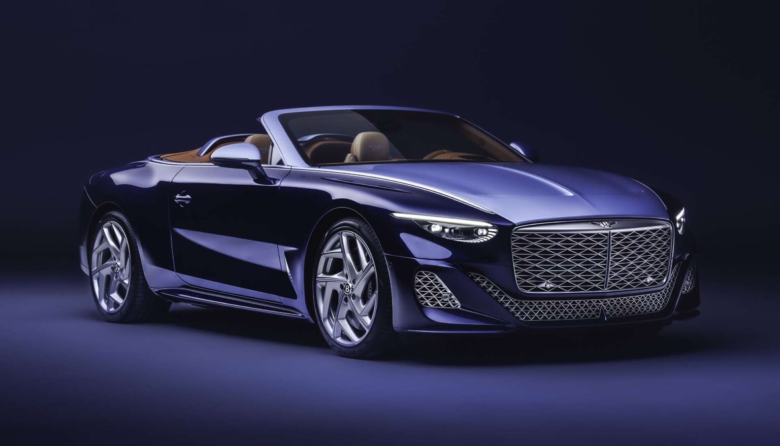 بنتلي باتور المكشوفة تحفة هندسية بتفصايل نادرة تحمل توقيع امرأة - عرب اوتو هب