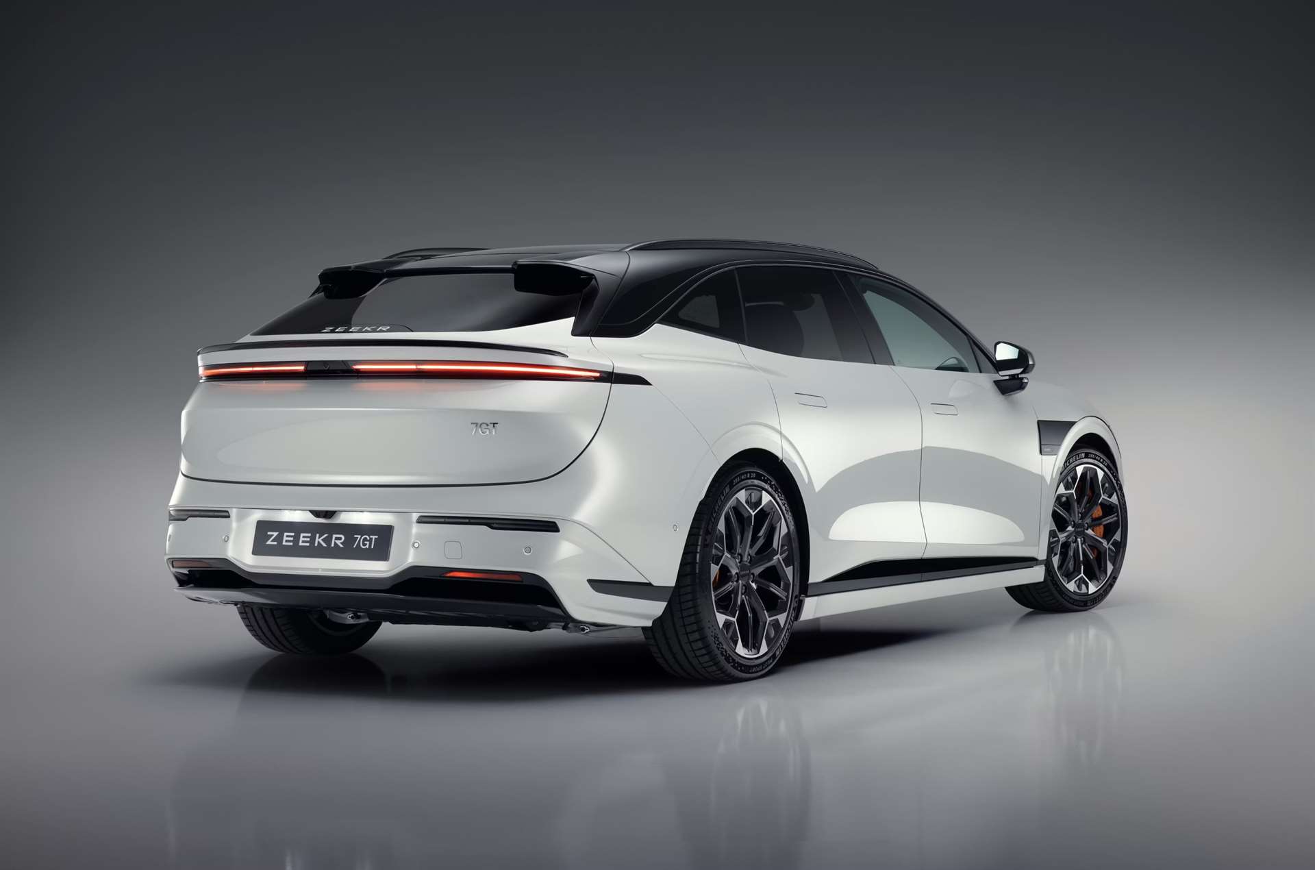 زيكر 7GT الوافد الكهربائي الجديد يغير قواعد اللعبة في فئة سيارات الواجن 4 زيكر 7GT الوافد الكهربائي الجديد يغير قواعد اللعبة في فئة سيارات الواجن - عرب اوتو هب