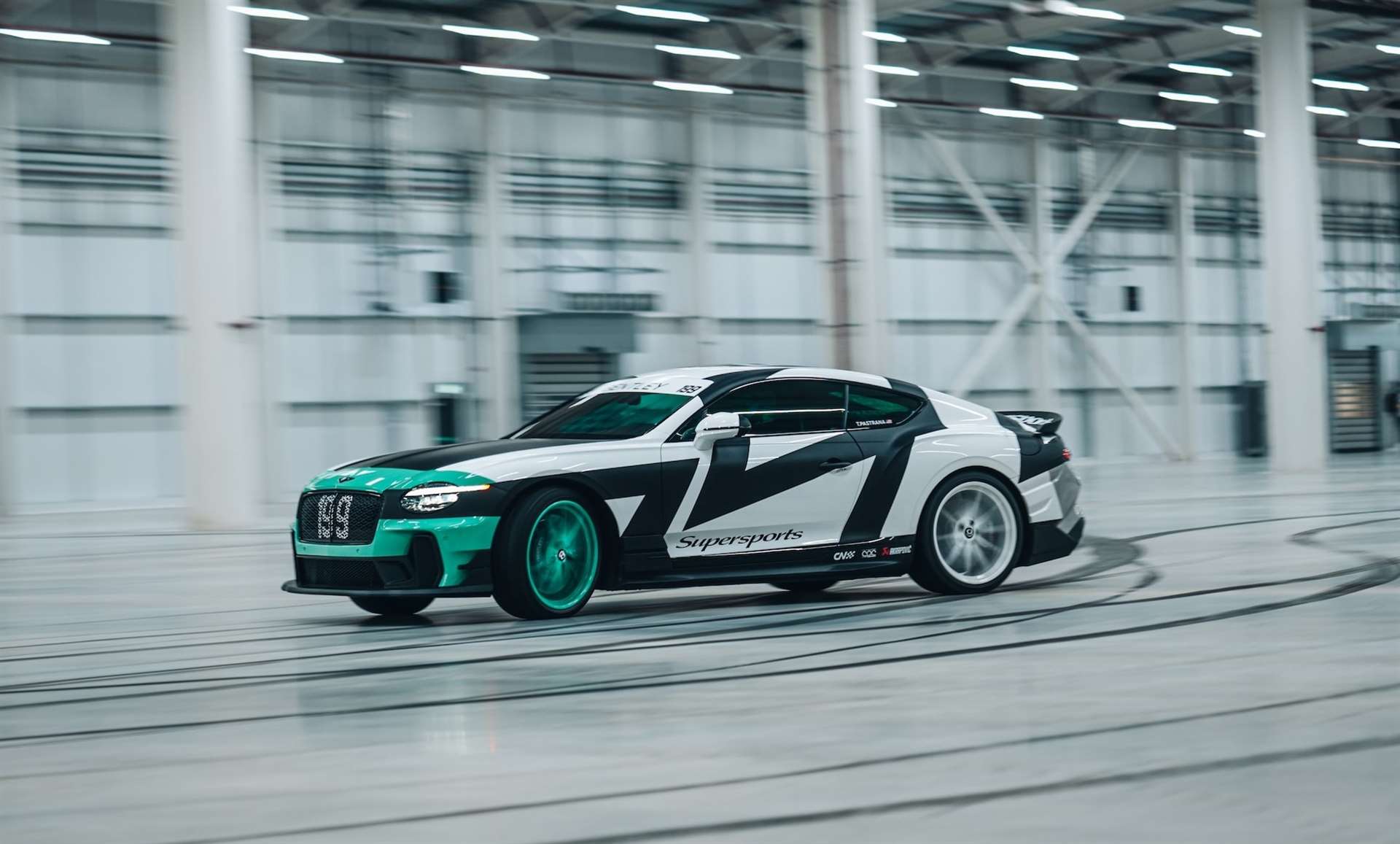 ترافيس باسترانا يفجر طاقات بنتلي سوبراسبرتس بأسلوب لم نتخيله 2 ترافيس باسترانا يفجر طاقات بنتلي سوبراسبرتس بأسلوب لم نتخيله - عرب اوتو هب