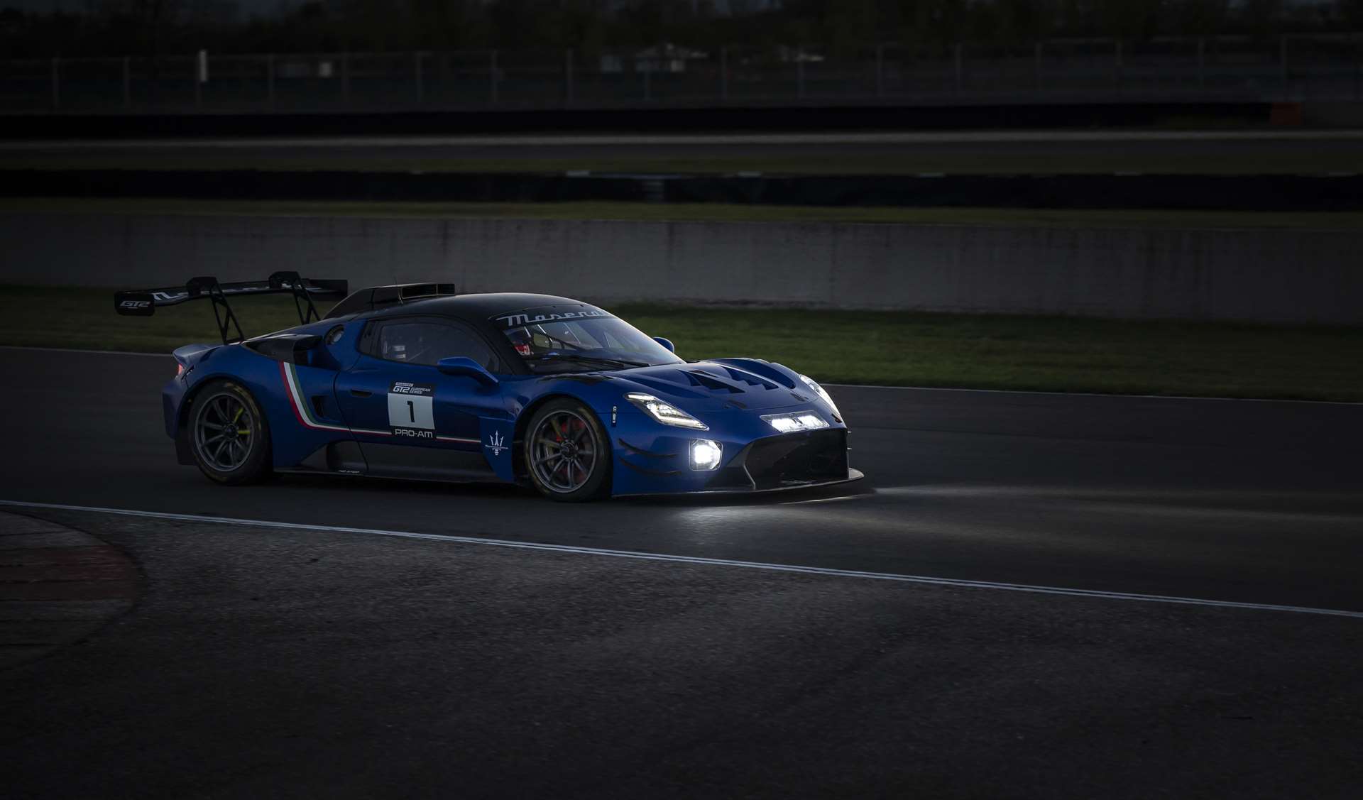 مازيراتي GT2 تحتفل بنجاح موسم 2025 و تستعد لبطولات 2026 في عالم سباقات السيارات المغلقة 3 مازيراتي GT2 تحتفل بنجاح موسم 2025 و تستعد لبطولات 2026 في عالم سباقات السيارات المغلقة - عرب اوتو هب