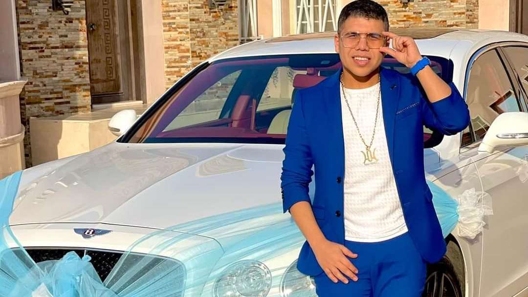 عمر كمال يفاجي الجميع بسيارة جديدة و فاخرة من لوتس 3 عمر كمال يفاجي الجميع بسيارة جديدة و فاخرة من لوتس - عرب اوتو هب