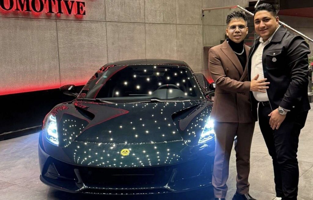 عمر كمال يفاجي الجميع بسيارة جديدة و فاخرة من لوتس عمر كمال يفاجي الجميع بسيارة جديدة و فاخرة من لوتس - عرب اوتو هب