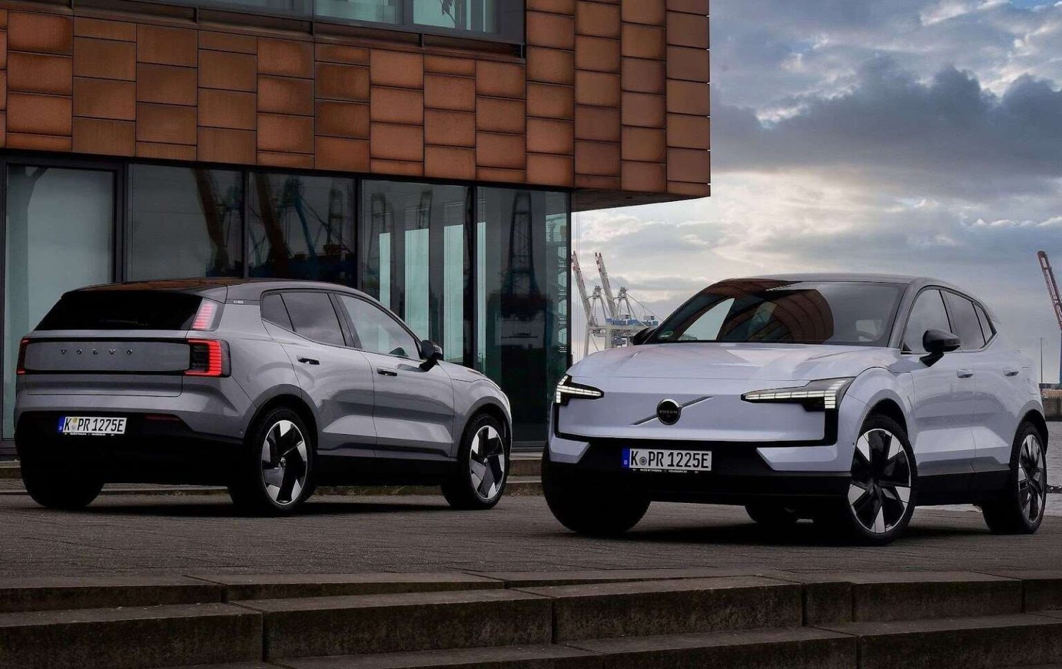 استدعاء فولفو EX30 بسبب مشاكل البطارية هل تتأثر سمعة فولفو في عالم السيارات الكهربائية - عرب اوتو هب