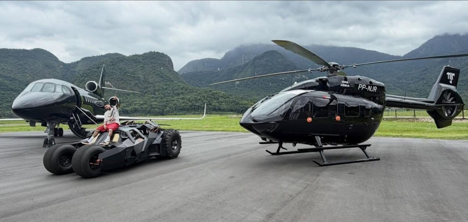 نيمار جونيور يلفت الأنظار بمجموعة تنقل خرافية من باتموبيل خاصة و طائرة خاصة و هليكوبتر فاخرة نيمار جونيور يلفت الأنظار بمجموعة تنقل خرافية من باتموبيل خاصة و طائرة خاصة و هليكوبتر فاخرة - عرب اوتو هب