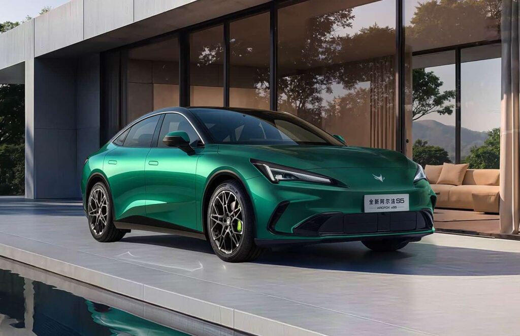 اركفوكس Alfa S5 الجديدة 2026 سيدان كهربائية بمدى ممتد بقوة 530 حصان و مدى يصل إلى 708 كم - عرب اوتو هب