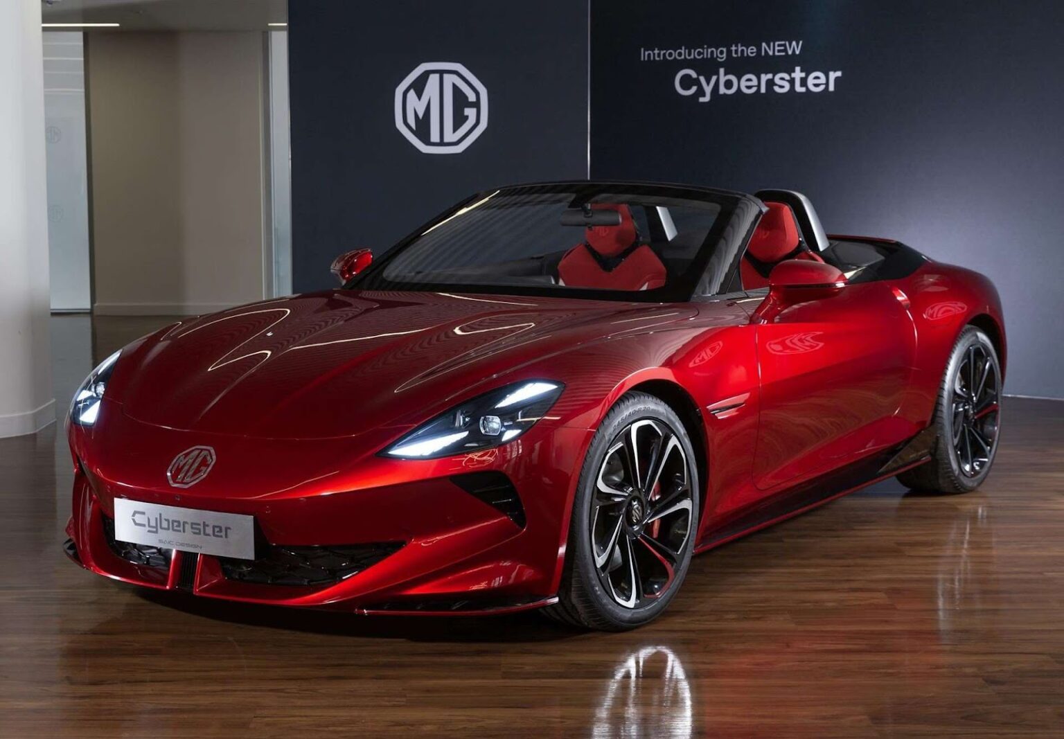 ام جي سايبرستر 2026 الكهربائية المكشوفة تصل مصر بقوة 340 حصان و بسعر رسمي 2.75 مليون جنيه - عرب اوتو هب