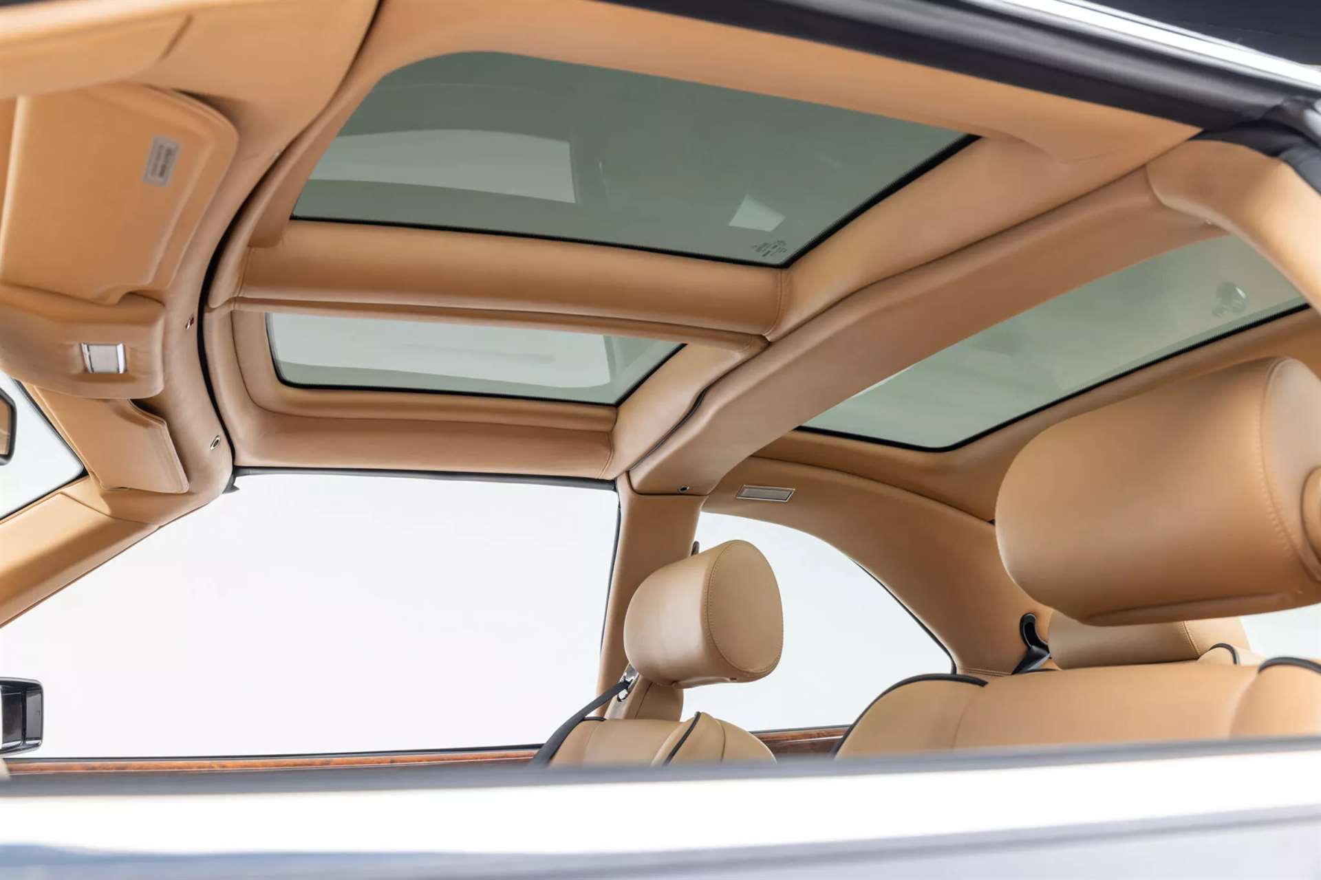 بينتلي كونتيننتال SC و تجربة السقف الزجاجي من تجربة إلى ثروة صغيرة اليوم 2 بينتلي كونتيننتال SC و تجربة السقف الزجاجي من تجربة إلى ثروة صغيرة اليوم - عرب اوتو هب