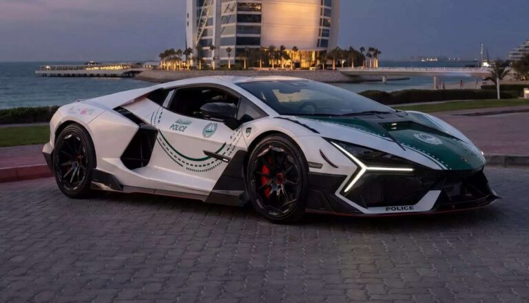 شرطة دبي تضم لامبورجيني ريفويلتو المعدلة من مانصوري بقوة 1001 حصان بهيكل كربوني يخطف الأنظار