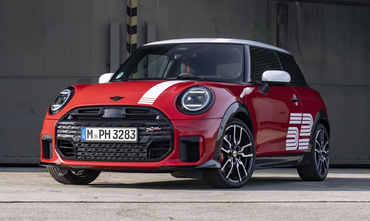 ميني 1965 Victory Edition إصدار خاص يحتفي بأسطورة رالي مونت كارلو بأداء عصري و تصميم أيقوني - عرب اوتو هب