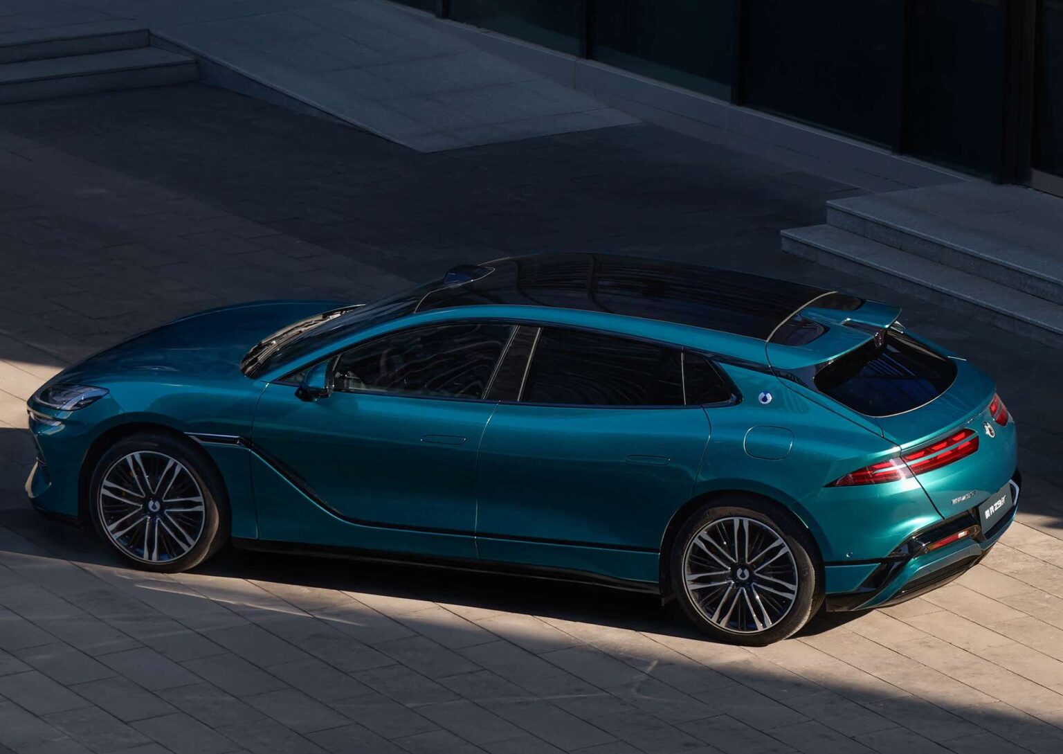 دينزا Z9 GT واجن الكهربائية الجديدة من بي واي دي بقوة 1140 حصان تعيد تعريف قوة الأداء في عالم السيارات الكهربائية - عرب اوتو هب