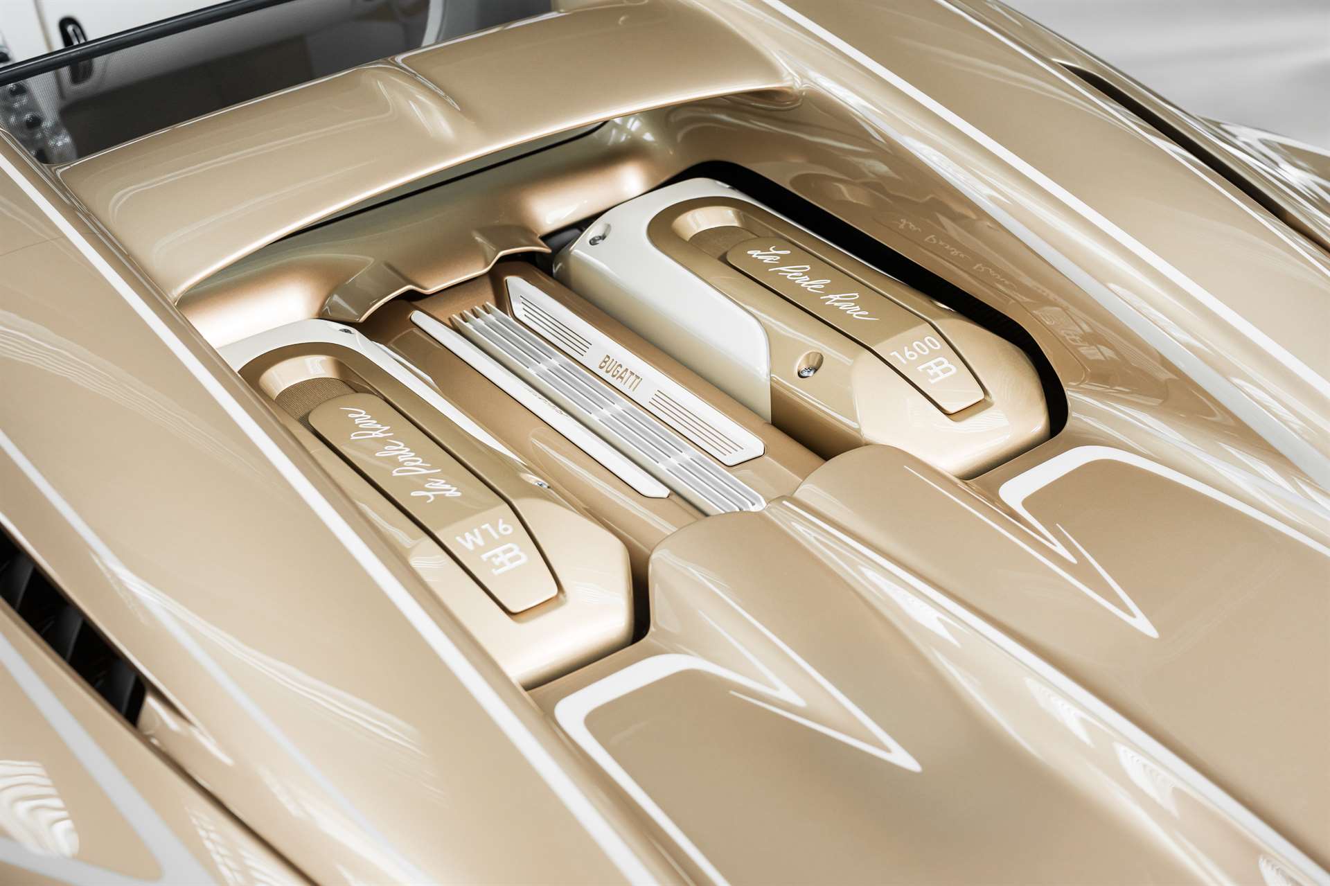 بوجاتي W16 Mistral La Perle Rare تحفة فنية استثنائية تمزج بين الأداء الجامح و الحرفية التي لا تضاهى 5 بوجاتي W16 Mistral La Perle Rare تحفة فنية استثنائية تمزج بين الأداء الجامح و الحرفية التي لا تضاهى - عرب اوتو هب