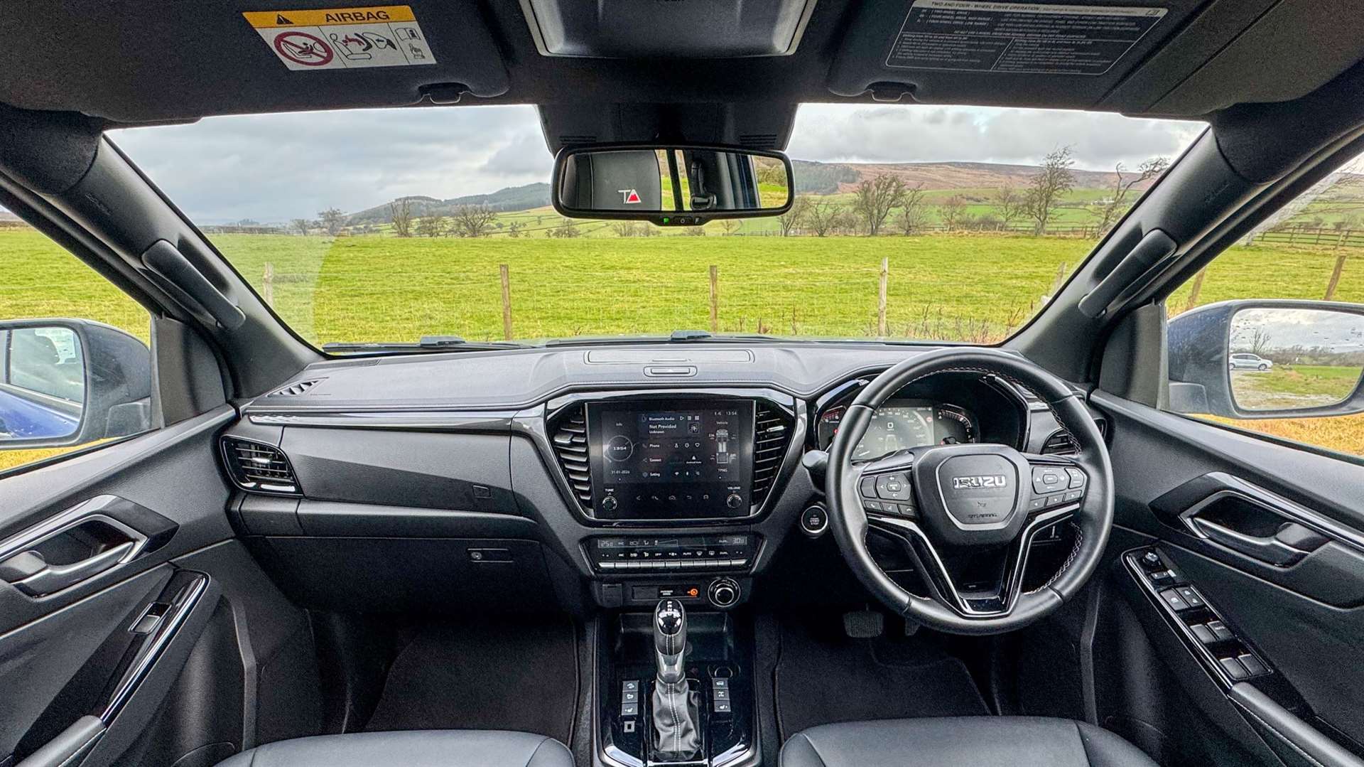 ايسوزو D-Max AT35 فلسفة القوة المطلقة في عالم شاحنات البيك أب المعدلة للطرق الوعرة 4 ايسوزو D-Max AT35 فلسفة القوة المطلقة في عالم شاحنات البيك أب المعدلة للطرق الوعرة - عرب اوتو هب