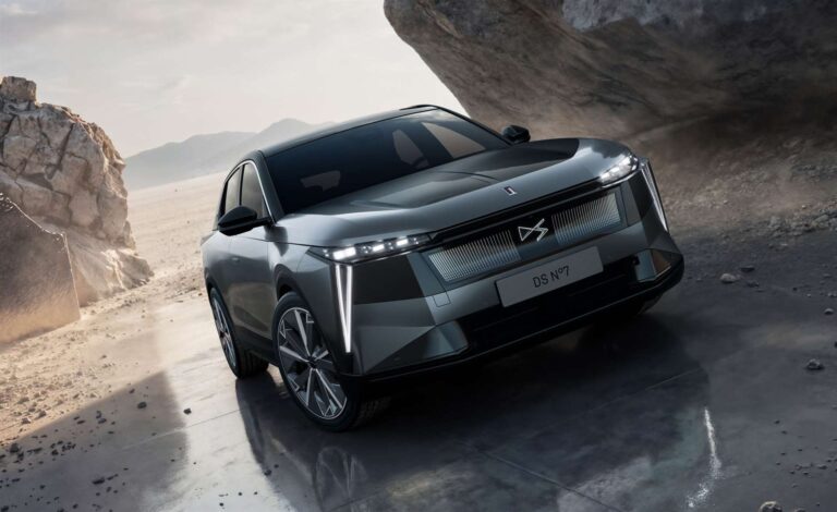 دي اس No.7 الجديدة كلياً SUV فاخرة تتحدى مرسيدس و بي إم دبليو بثقة و أناقة