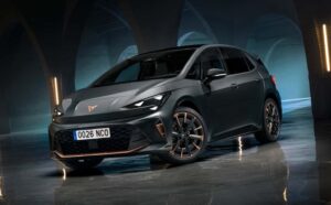 كوبرا بورن 2026 الهاتشباك الكهربائية الرياضية تعود بالأزرار و تغييرات جريئة