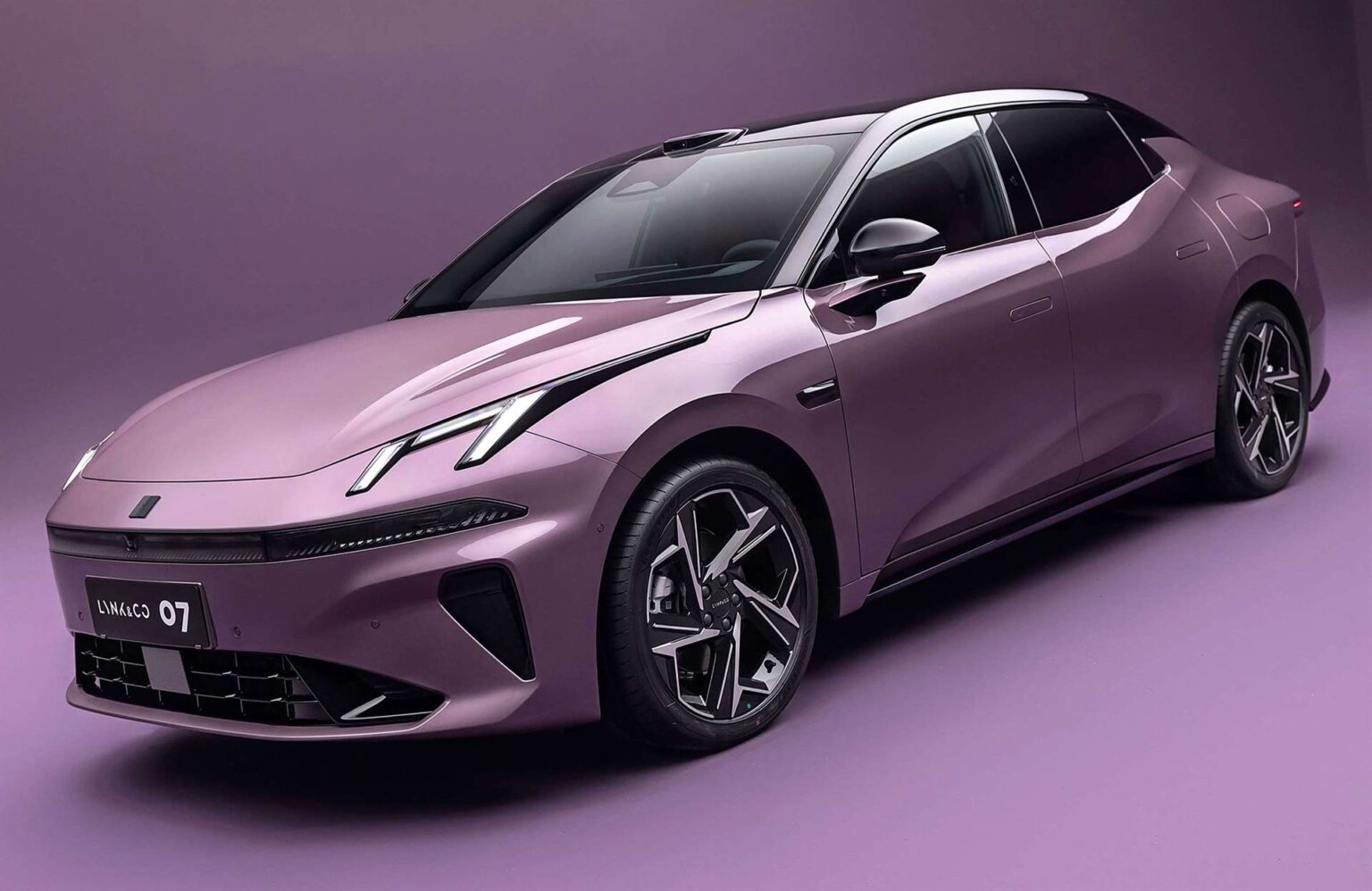 لينك أند كو 07 EM-P الهجينة بتكنولوجيا تجمع بين الأداء الرياضي و التصميم المستقبلي - عرب اوتو هب