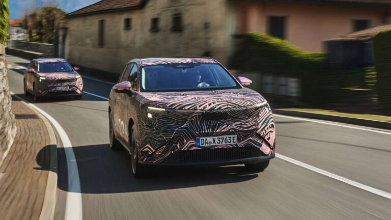 سكودا بيك 2026 الكهربائية SUV ثورية تجمع بين التصميم المستقبلي و العملية العائلية في سيارة واحدة