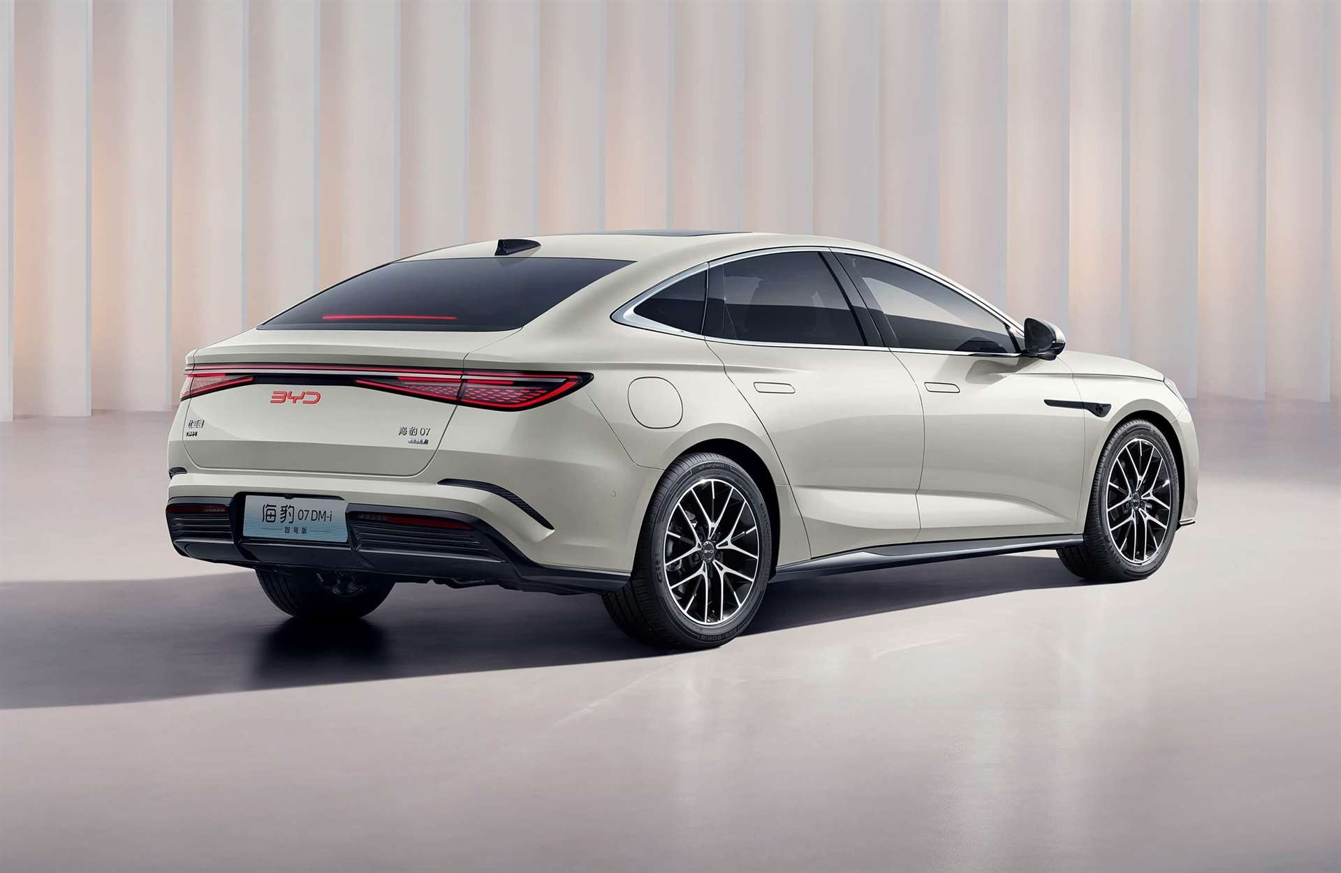 بي واي دي تكشف رسميًا عن Seal 07 EV الجديدة بمدى يصل إلى 705 كيلومترات و تقنيات قيادة متطورة 3 بي واي دي تكشف رسميًا عن Seal 07 EV الجديدة بمدى يصل إلى 705 كيلومترات و تقنيات قيادة متطورة - عرب اوتو هب