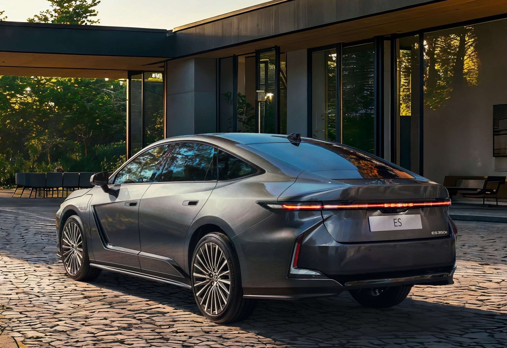 لكزس ES الجديدة كليًا 2026 ثورة الرفاهية و الأداء الذكي في سيدان المستقبل 5 لكزس ES الجديدة كليًا 2026 ثورة الرفاهية و الأداء الذكي في سيدان المستقبل - عرب اوتو هب