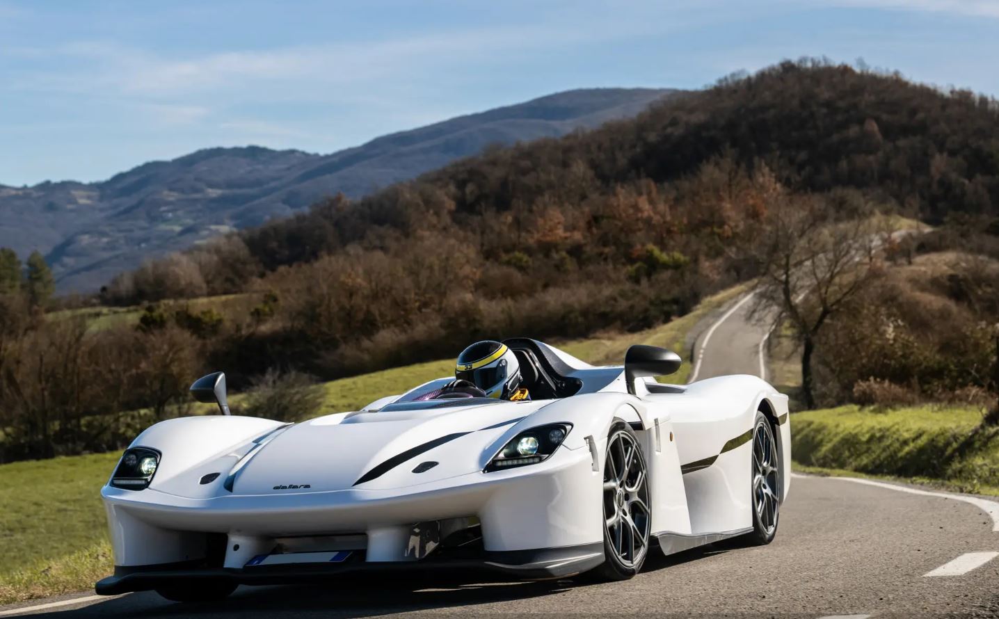 دالارا ماكينا بوستو سينجولو سيارة إيطالية بمقعد واحد فقط و بسعر مذهل 1 دالارا ماكينا بوستو سينجولو سيارة إيطالية بمقعد واحد فقط و بسعر مذهل - عرب اوتو هب