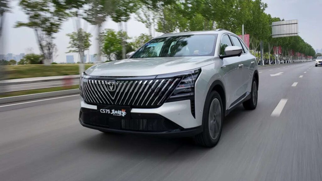 تشانجان CS75 بلس HEV الهجينة الجديدة بأول نظام حقن مباشر بضغط 500 بار - عرب اوتو هب