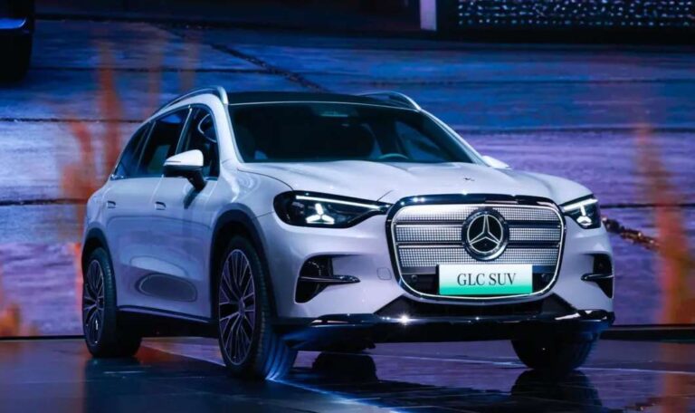 مرسيدس GLC L الكهربائية طويلة القاعدة في بكين بمساحة أرجل إضافية و تجربة راحة فاخرة