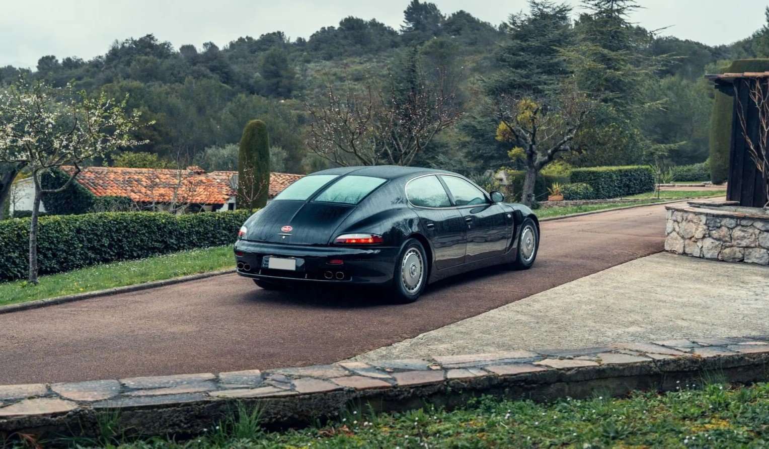 بوجاتي EB112 السيدان الأسطورية ذات محرك V12 قطعة أسطورية تروي قصة طموح لم يكتمل 4 بوجاتي EB112 السيدان الأسطورية ذات محرك V12 قطعة أسطورية تروي قصة طموح لم يكتمل - عرب اوتو هب