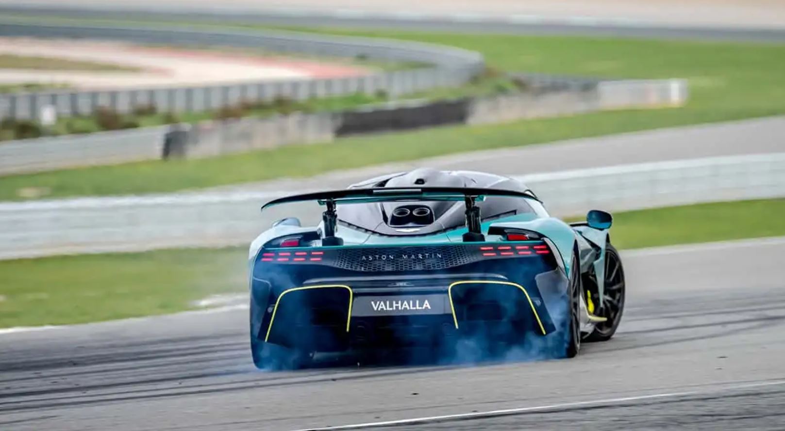 أستون مارتن فالهالا تحفة هجينة بقوة 1064 حصان تجمع بين الجنون و الدقة البريطانية 3 أستون مارتن فالهالا تحفة هجينة بقوة 1064 حصان تجمع بين الجنون و الدقة البريطانية - عرب اوتو هب