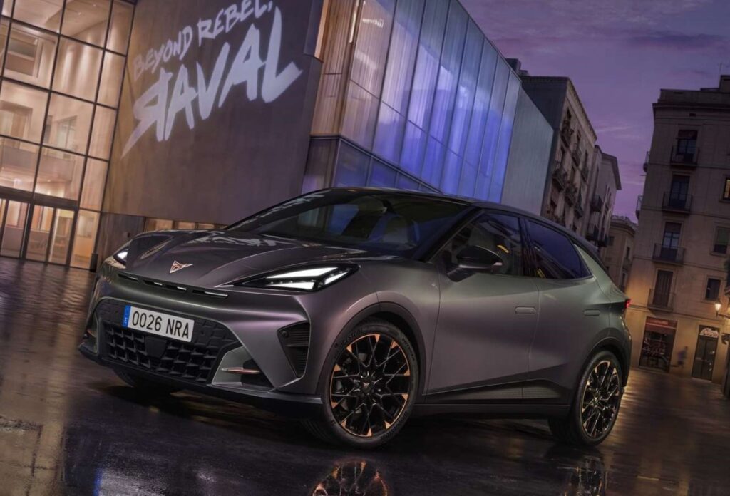 كوبرا رافال الهاتشباك الكهربائية تجمع بين الديناميكية و العملية الرحبة - عرب اوتو هب