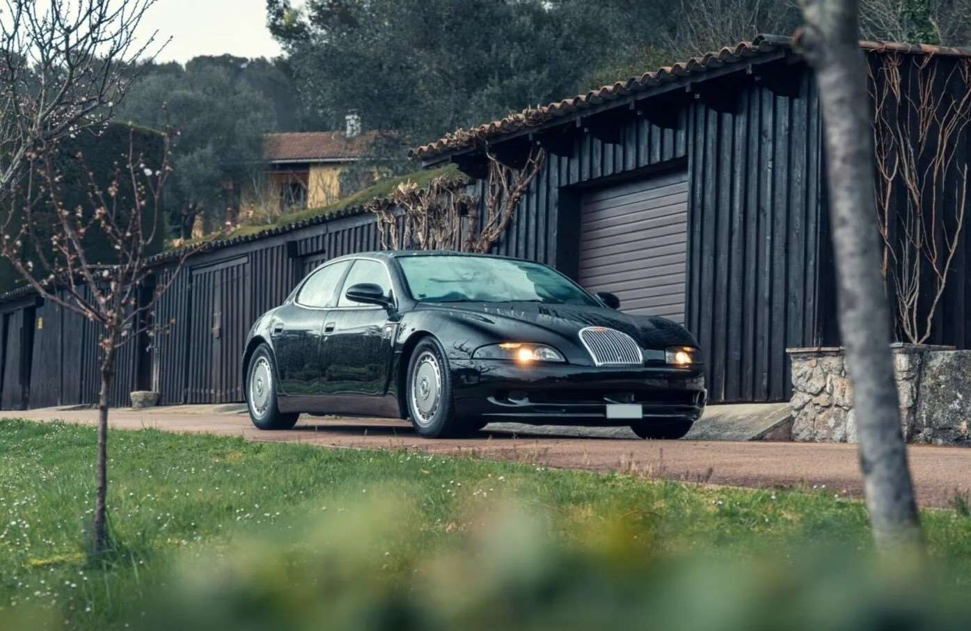 بوجاتي EB112 السيدان الأسطورية ذات محرك V12 قطعة أسطورية تروي قصة طموح لم يكتمل 1 بوجاتي EB112 السيدان الأسطورية ذات محرك V12 قطعة أسطورية تروي قصة طموح لم يكتمل - عرب اوتو هب