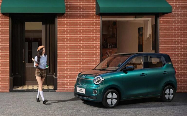 ولينج Hongguang Mini EV أرخص سيارة كهربائية من GM تتطور بسرعة مذهلة