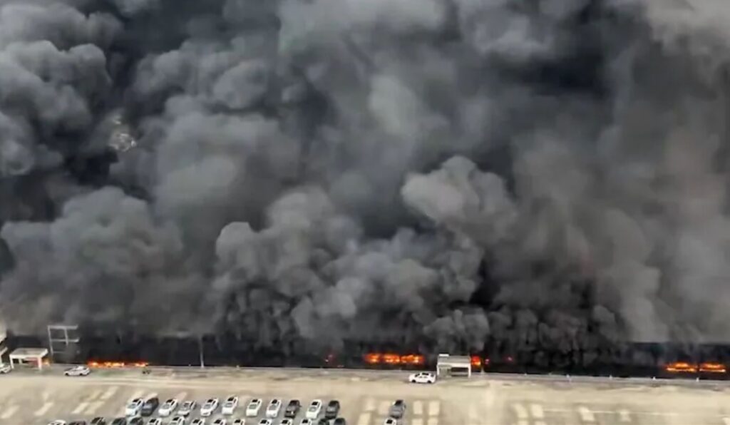 حريق في مصنع بي واي دي بمدينة شينزين يصيب موقف سيارات الخردة دون خسائر بشرية - عرب اوتو هب