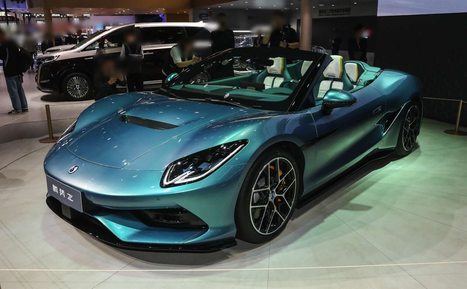 دينزا Z القابلة للكشف تظهر لأول مرة في بكين بأكثر من 1000 حصان - عرب اوتو هب