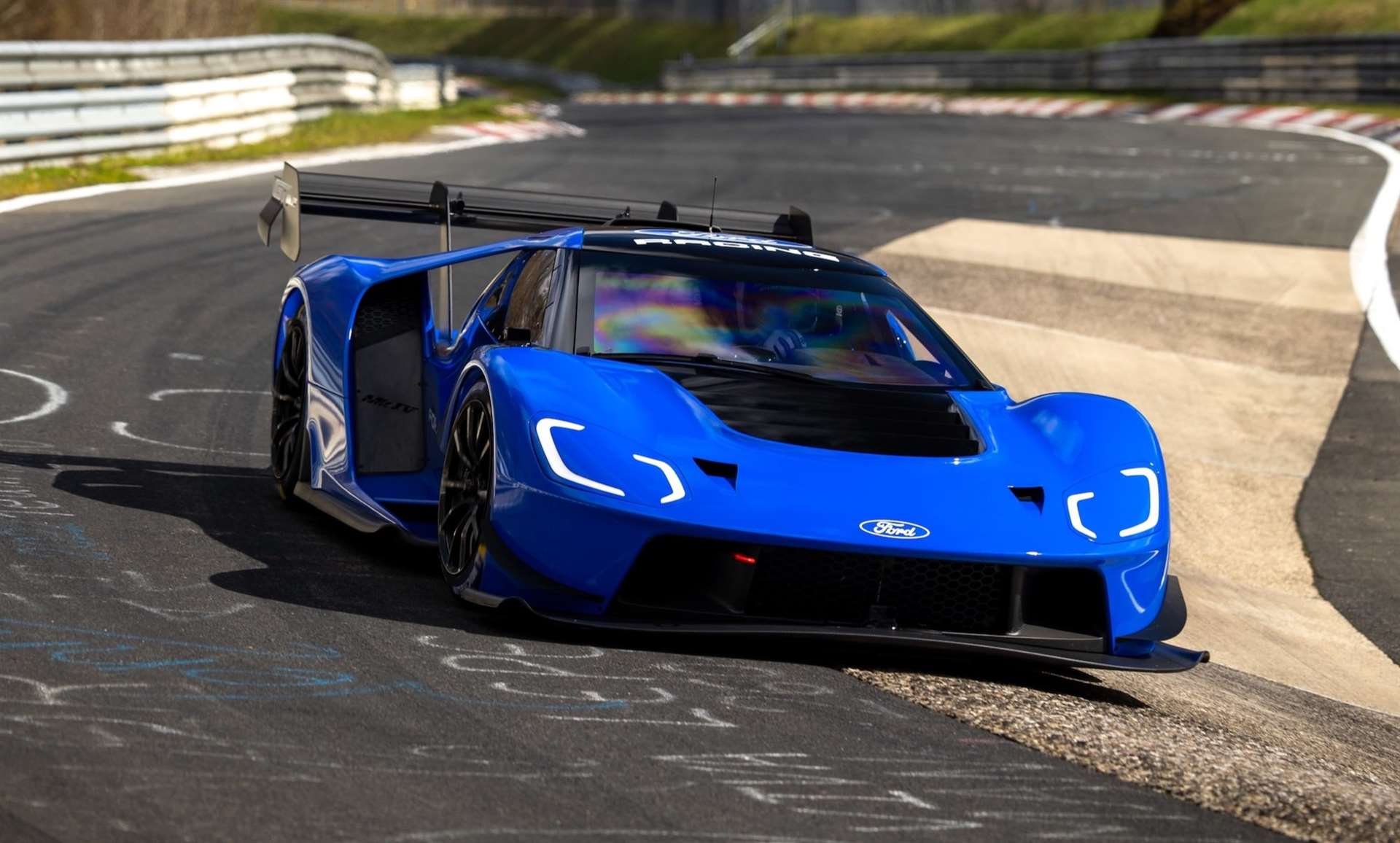 فورد GT Mk IV تحطم رقم نوربورجرينج القياسي لتصبح أسرع سيارة بمحرك احتراق داخلي في التاريخ 1 فورد GT Mk IV تحطم رقم نوربورجرينج القياسي لتصبح أسرع سيارة بمحرك احتراق داخلي في التاريخ - عرب اوتو هب