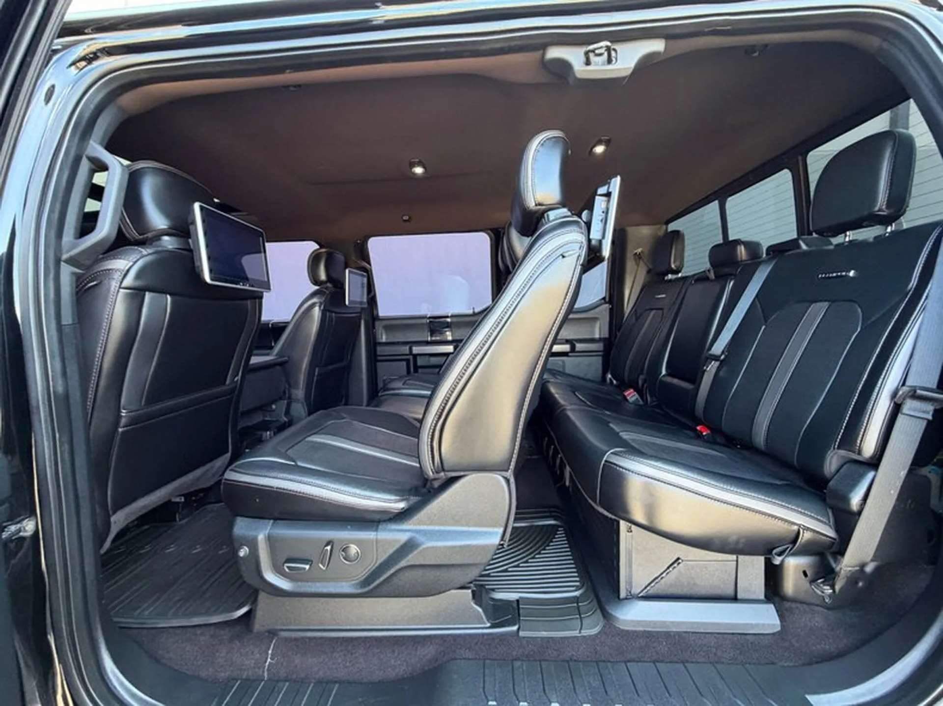 فورد F-450 بست أبواب و بسعر خرافي ظهرت مؤخرًا في مزاد على موقع eBay 1 فورد F-450 بست أبواب و بسعر خرافي ظهرت مؤخرًا في مزاد على موقع eBay - عرب اوتو هب