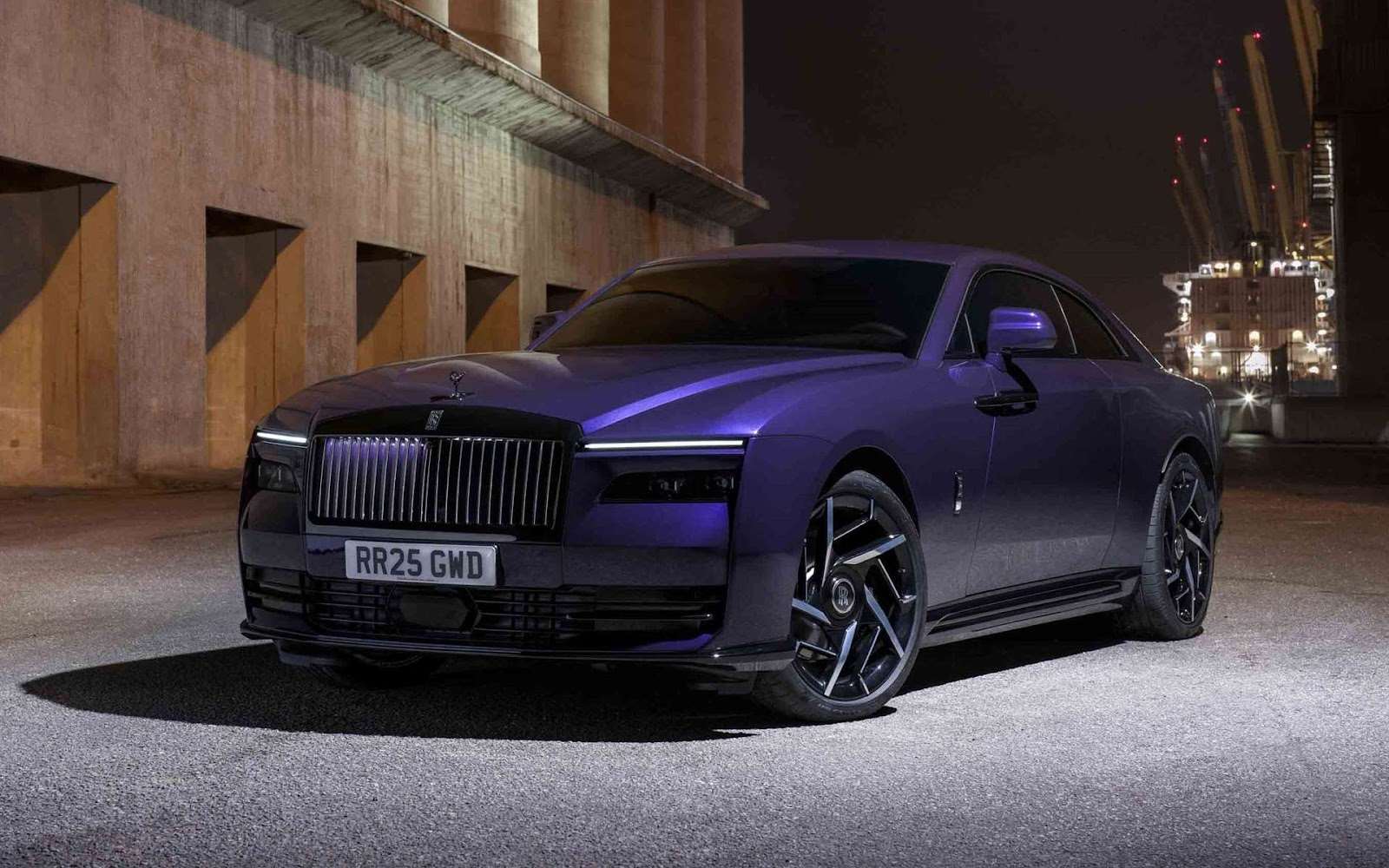 رولزرويس ترفع سقف الفخامة مع مجموعة Coachbuild الحصرية بسيارات لا تتكرر أبداً 3 رولزرويس ترفع سقف الفخامة مع مجموعة Coachbuild الحصرية بسيارات لا تتكرر أبداً - عرب اوتو هب