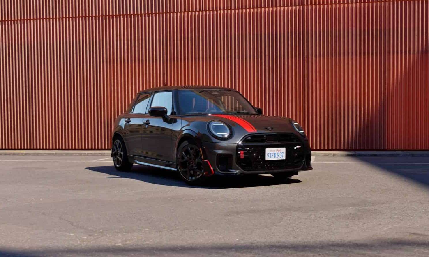 ميني Cooper S 4-Door Red Line 2026 بأناقة الـ JCW و روح رياضية مميزة 3 ميني Cooper S 4-Door Red Line 2026 بأناقة الـ JCW و روح رياضية مميزة - عرب اوتو هب