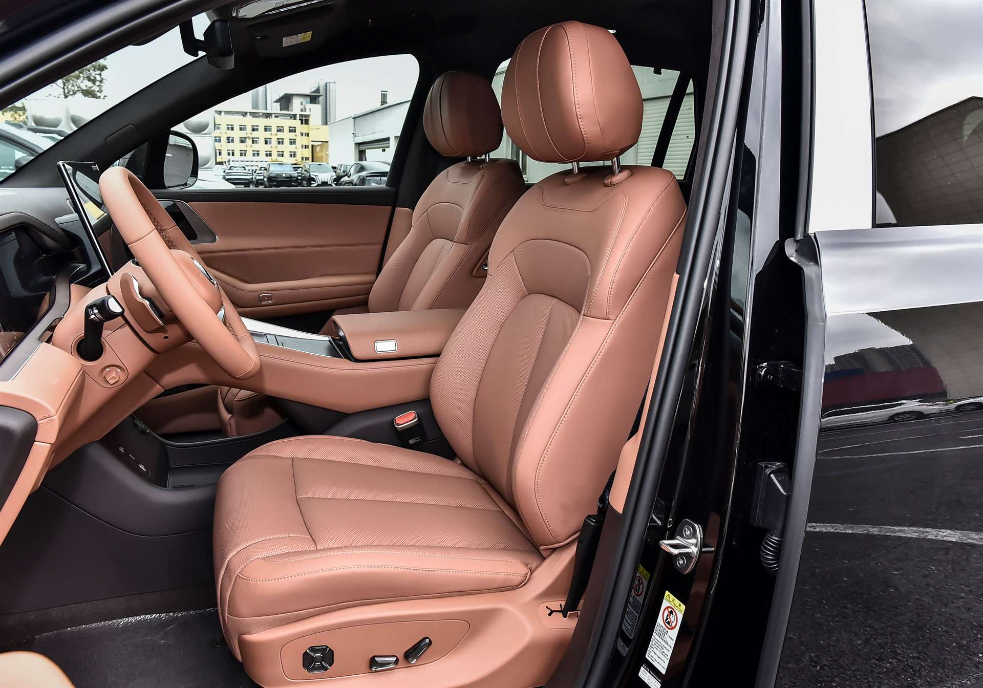 دينزا N8L الجديدة من بي واي دي وحش هجيني فخم ببطارية قوية و سرعة شحن خاطفة 3 دينزا N8L الجديدة من بي واي دي وحش هجيني فخم ببطارية قوية و سرعة شحن خاطفة - عرب اوتو هب