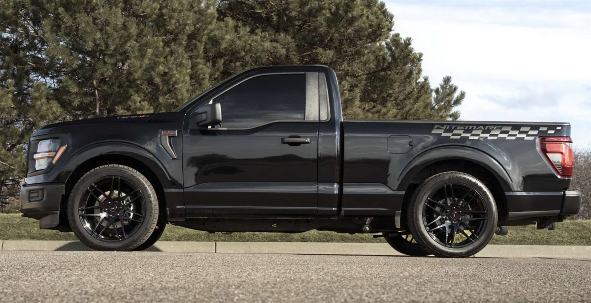 فورد F-150 تتحول الي وحش طرق بلمسة روش الجريئة 4 فورد F-150 تتحول الي وحش طرق بلمسة روش الجريئة - عرب اوتو هب