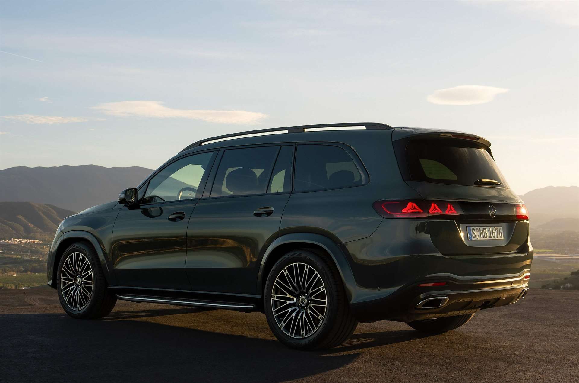 مرسيدس GLS 2027 الجديدة رفاهية السماء على العجلات 3 مرسيدس GLS 2027 الجديدة رفاهية السماء على العجلات - عرب اوتو هب