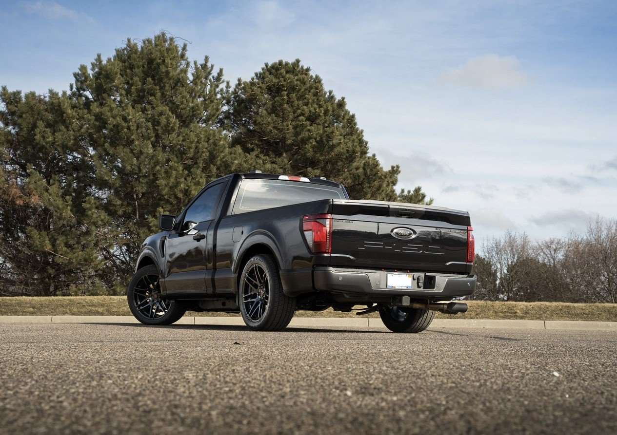 فورد F-150 تتحول الي وحش طرق بلمسة روش الجريئة 5 فورد F-150 تتحول الي وحش طرق بلمسة روش الجريئة - عرب اوتو هب