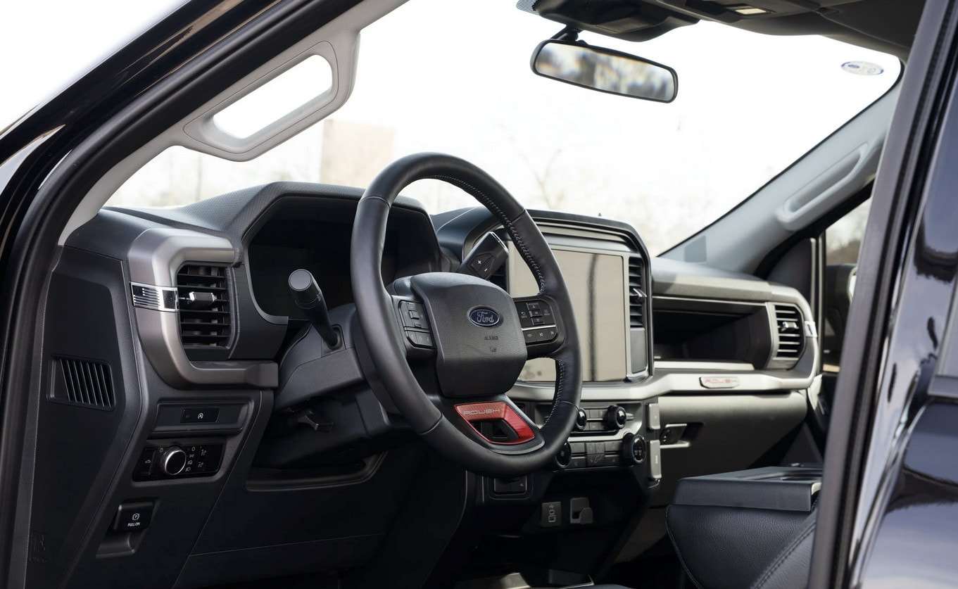 فورد F-150 تتحول الي وحش طرق بلمسة روش الجريئة 3 فورد F-150 تتحول الي وحش طرق بلمسة روش الجريئة - عرب اوتو هب