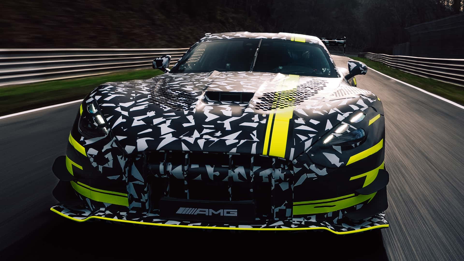 مرسيدس AMG بلاك سيريز الجديدة وحش قانوني على الطريق بشكل سيارات السباق 4 مرسيدس AMG بلاك سيريز الجديدة وحش قانوني على الطريق بشكل سيارات السباق - عرب اوتو هب