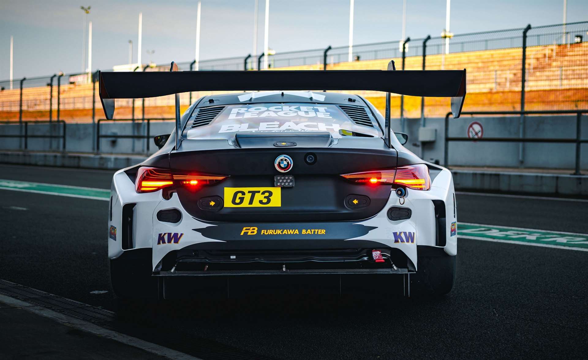 بي ام دبليو M4 GT3 EVO تنتقل من عالم ألعاب الفيديو إلى حلبات السباق الحقيقية 4 بي ام دبليو M4 GT3 EVO تنتقل من عالم ألعاب الفيديو إلى حلبات السباق الحقيقية - عرب اوتو هب