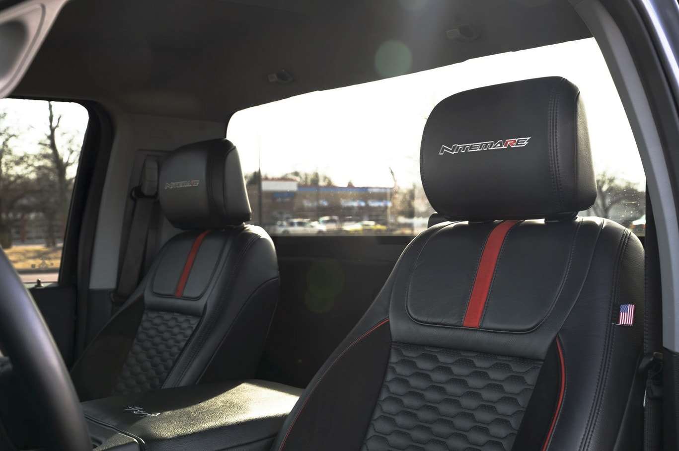 فورد F-150 تتحول الي وحش طرق بلمسة روش الجريئة 2 فورد F-150 تتحول الي وحش طرق بلمسة روش الجريئة - عرب اوتو هب