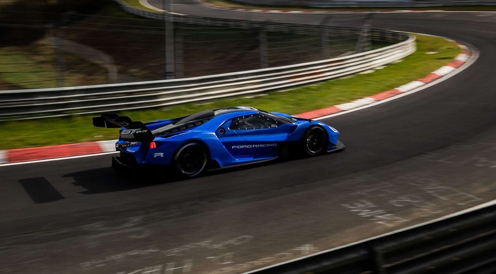 فورد GT Mk IV تحطم رقم نوربورجرينج القياسي لتصبح أسرع سيارة بمحرك احتراق داخلي في التاريخ 3 فورد GT Mk IV تحطم رقم نوربورجرينج القياسي لتصبح أسرع سيارة بمحرك احتراق داخلي في التاريخ - عرب اوتو هب