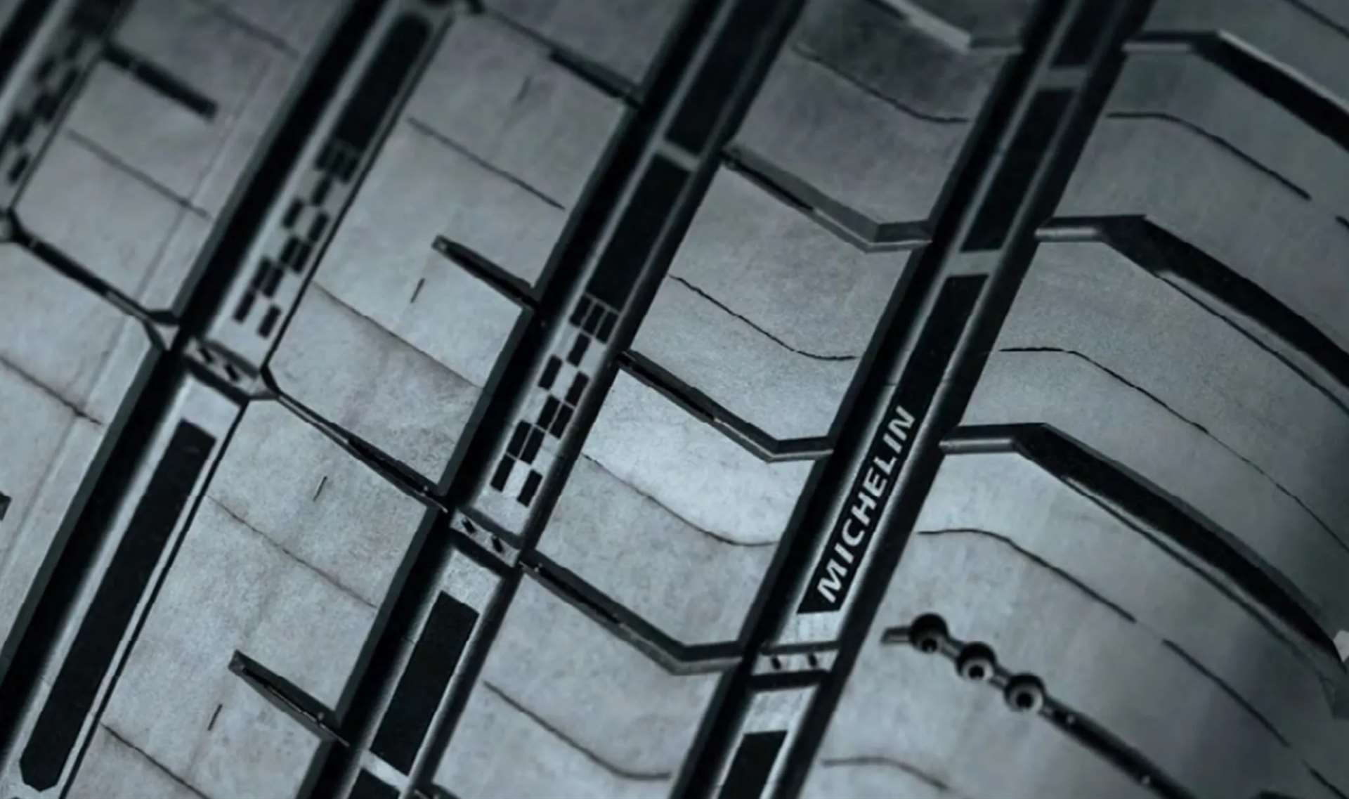 إطارات ميشلان الجديدة للسيارات الكهربائية بأداء أعلى و مدى أطول بثورة تكنولوجية جديدة 3 إطارات ميشلان الجديدة للسيارات الكهربائية بأداء أعلى و مدى أطول بثورة تكنولوجية جديدة - عرب اوتو هب