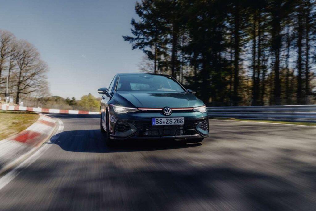 فولكس فاجن جولف GTI إيديشن 50 تتوج ملكة الدفع الأمامي في حلبة نوربورجرينج - عرب اوتو هب