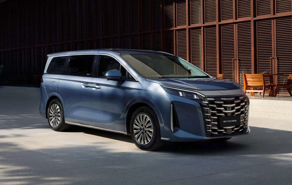 بي واي دي M9 في مصر 2026 سيارة MPV هجينة فاخرة بمدى يتجاوز 1000 كم و أسعار تبدأ من 3.3 مليون جنيه - عرب اوتو هب