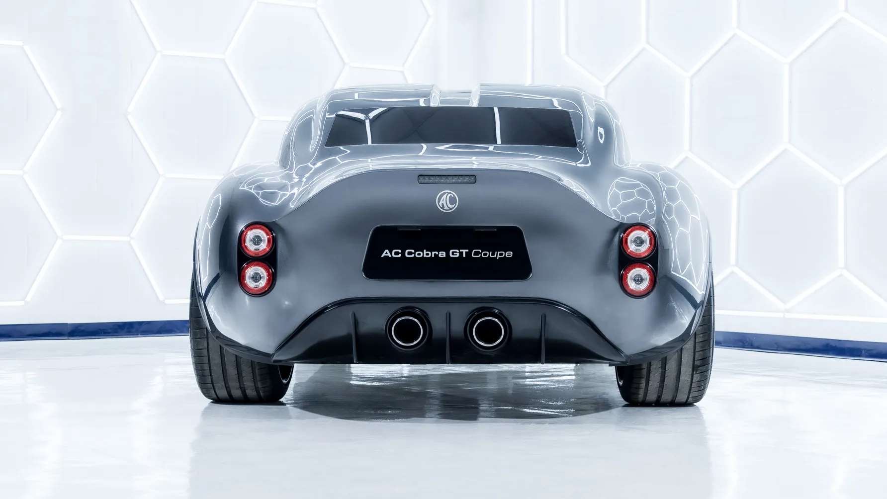 اية سي كوبرا GT الأسطورة البريطانية بمحرك V8 من فورد بقوة 720 حصان 3 اية سي كوبرا GT الأسطورة البريطانية بمحرك V8 من فورد بقوة 720 حصان - عرب اوتو هب