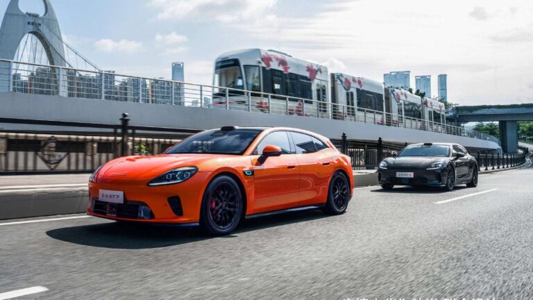 ايستالاند GT7 الشوتينج بريك الكهربائية و الاحتفال بخروج أول سيارة من خط الإنتاج بمدى يصل إلى 900 كم